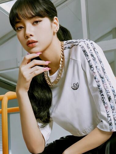 Lisa (리사)